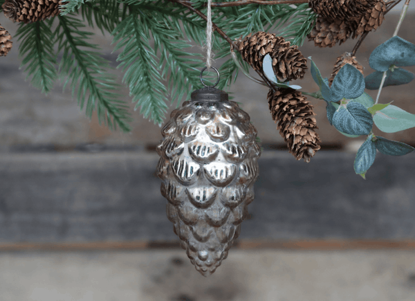 Scandi Pine Cone Champagne